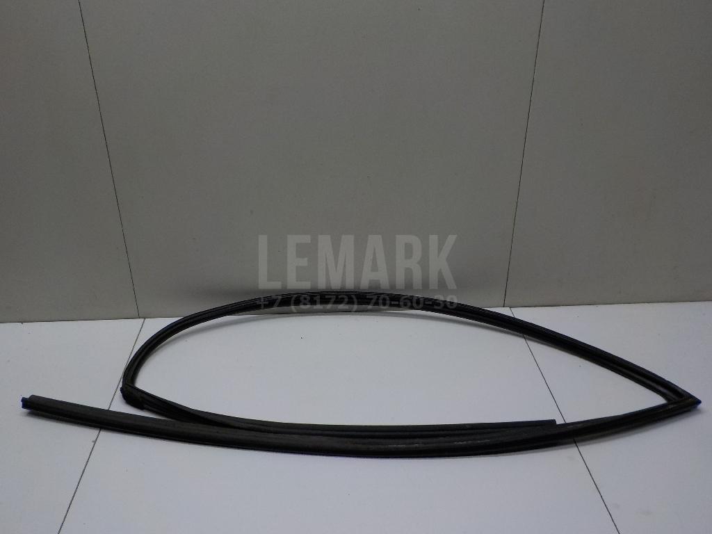 Уплотнитель стекла двери 6815142100 Toyota