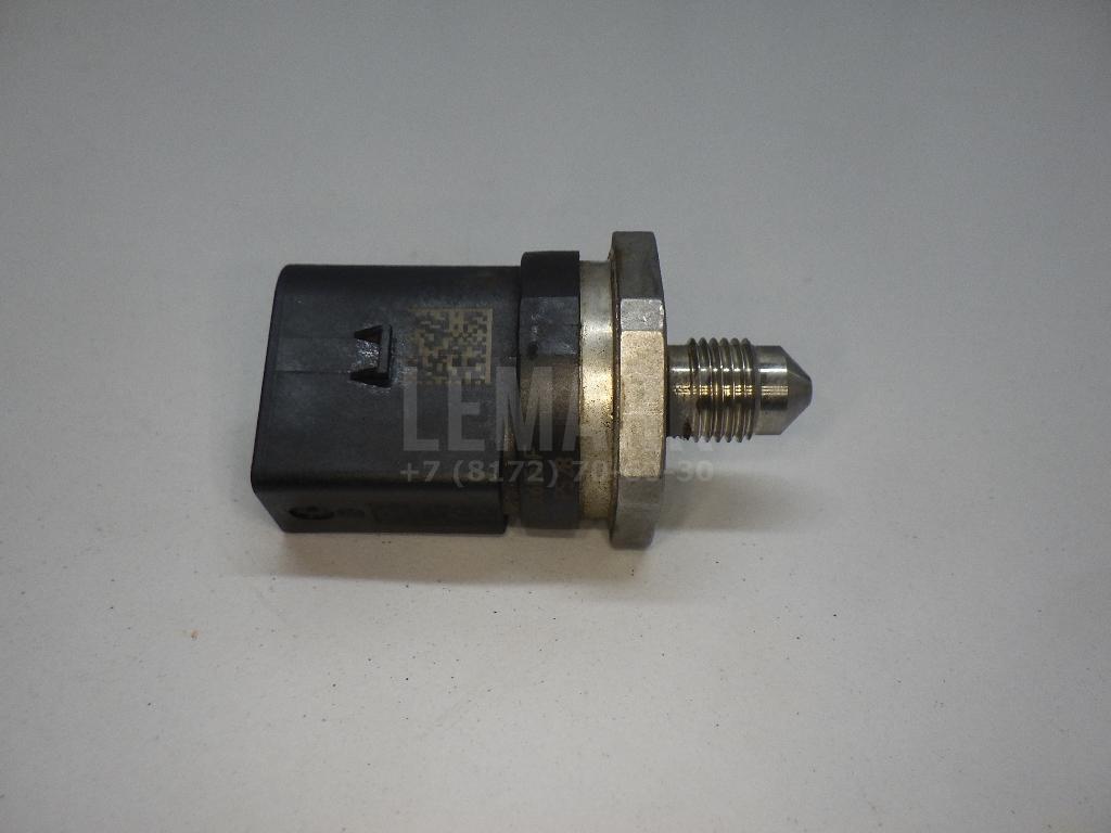 Датчик давления топлива 06J906051F VAG