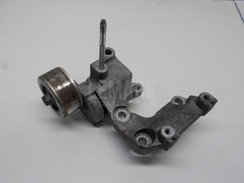 Ролик руч.ремня с кронштейном 1662031040 Toyota