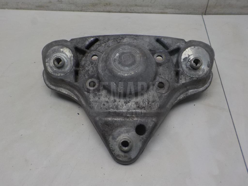 Кронштейн амортизатора 8D0412383E VAG