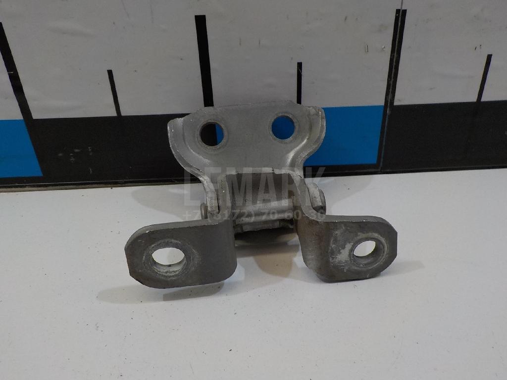 Петля двери передней правой нижняя 6873033020 Toyota