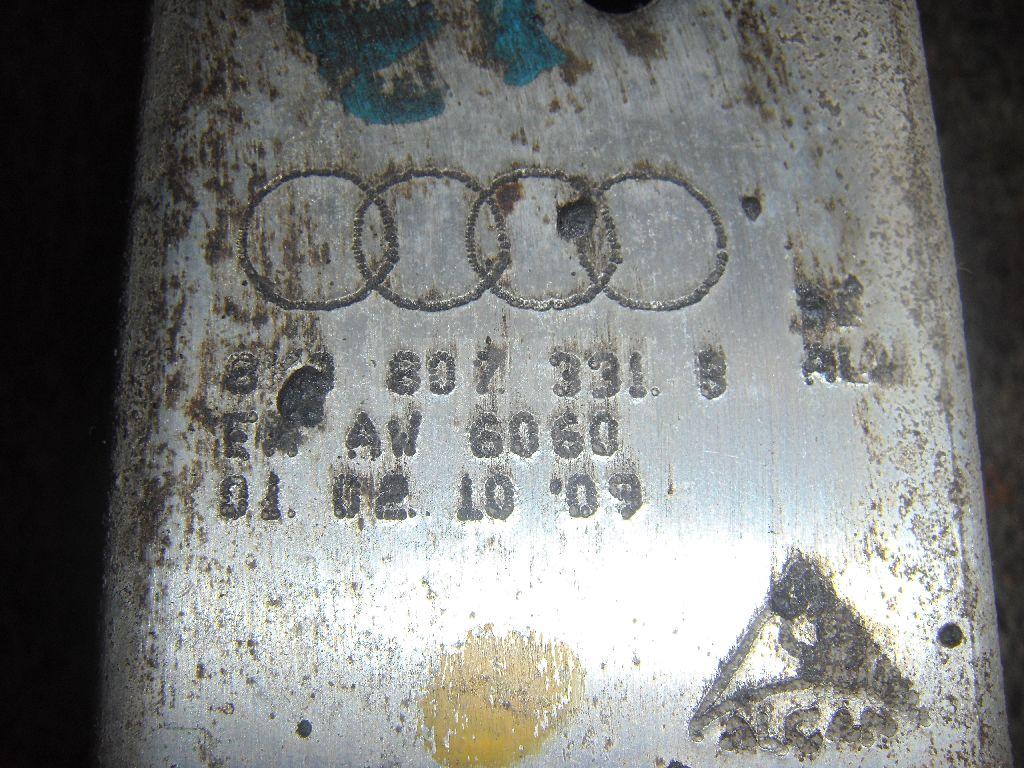 Кронштейн усилителя заднего бампера левый для  Audi A8 [4D] 1999-2002