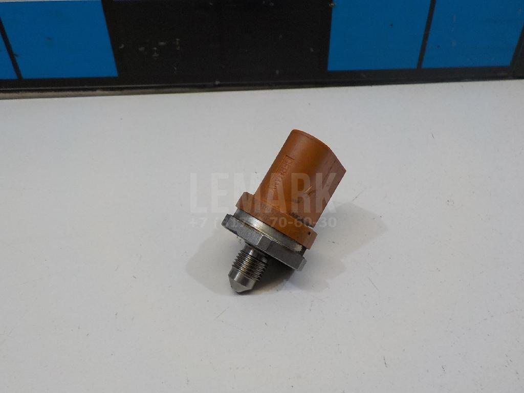 Датчик давления топлива 06J906051D VAG