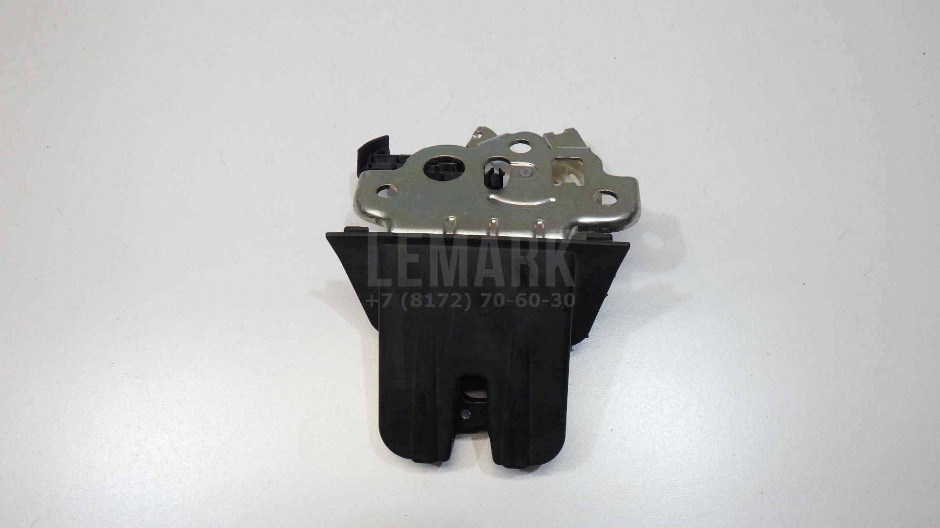 Замок багажника 8R0827505 VAG