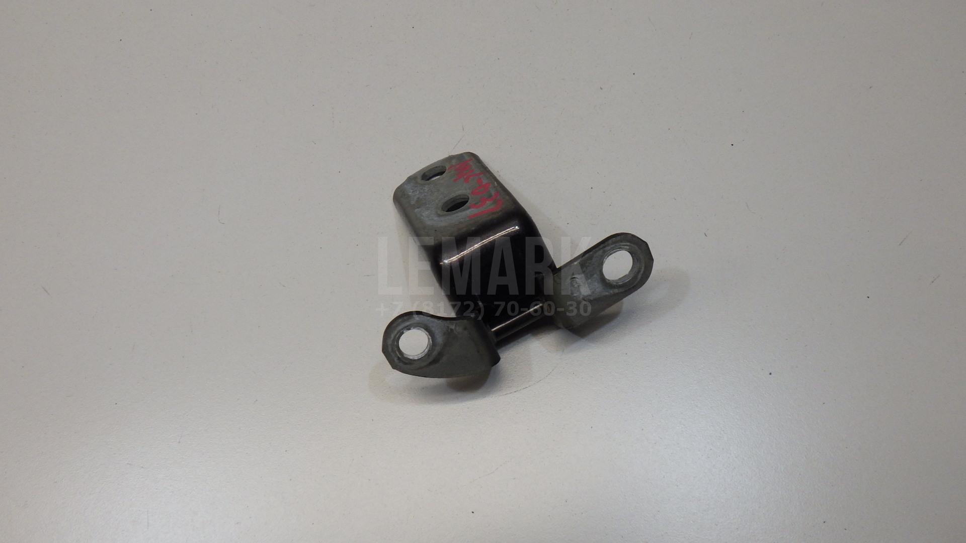 Петля двери задней правой нижняя 6877052031 Toyota