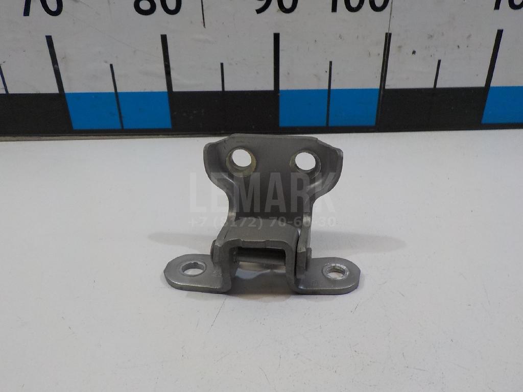 Петля двери передней правой нижняя 6873033021 Toyota