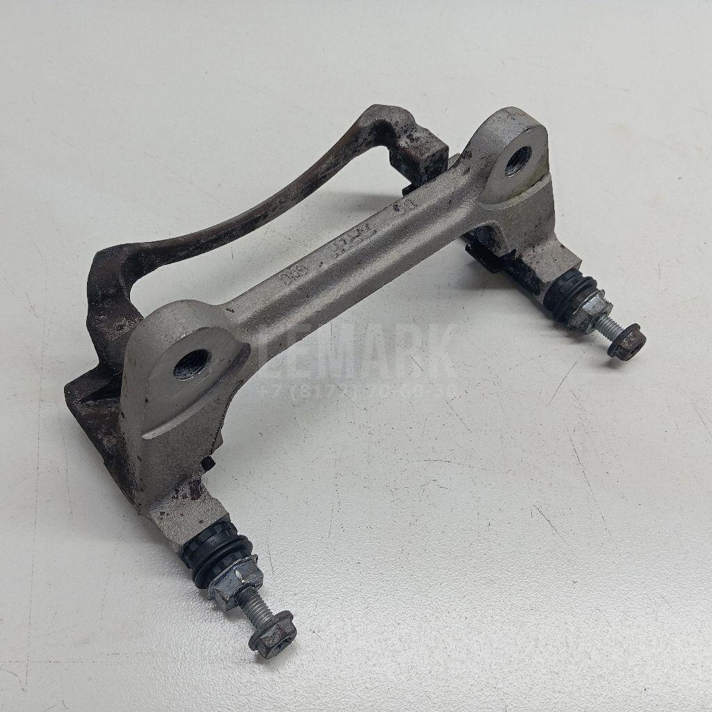 Скоба суппорта переднего правого 8V0615126A VAG