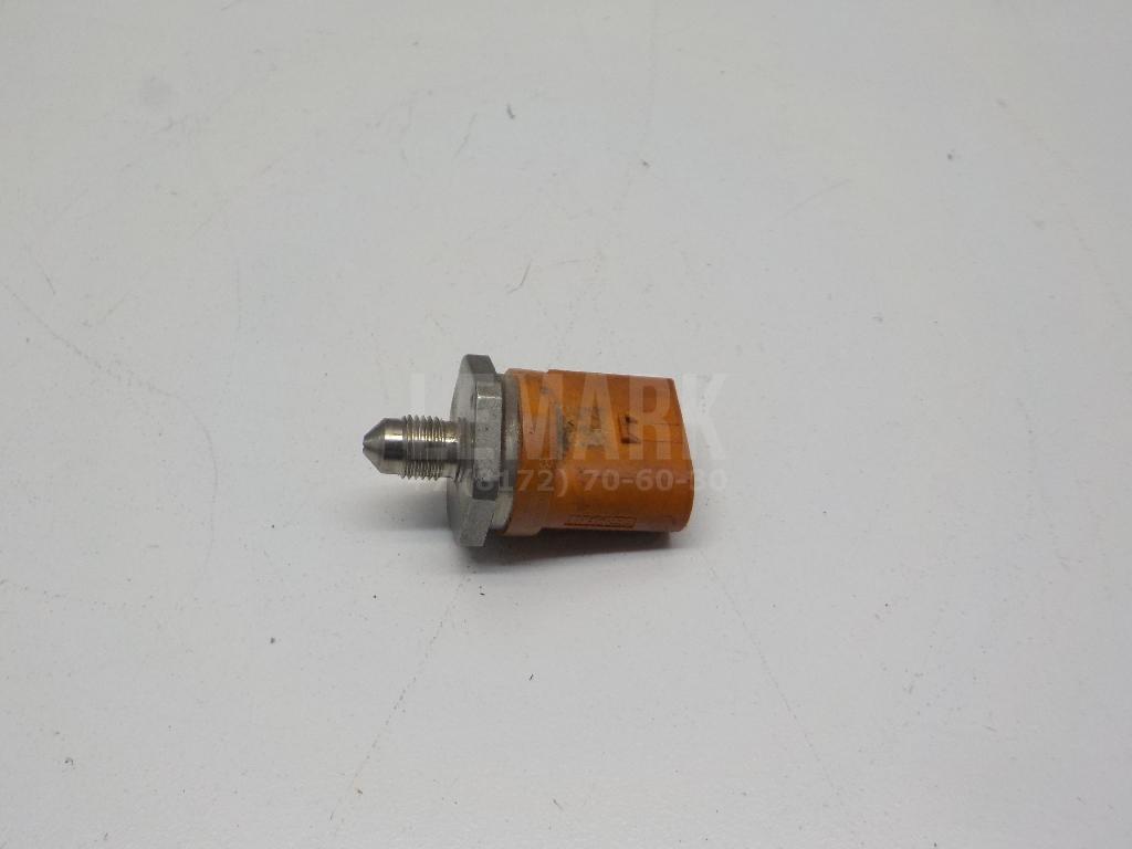 Датчик давления топлива 06J906051D VAG