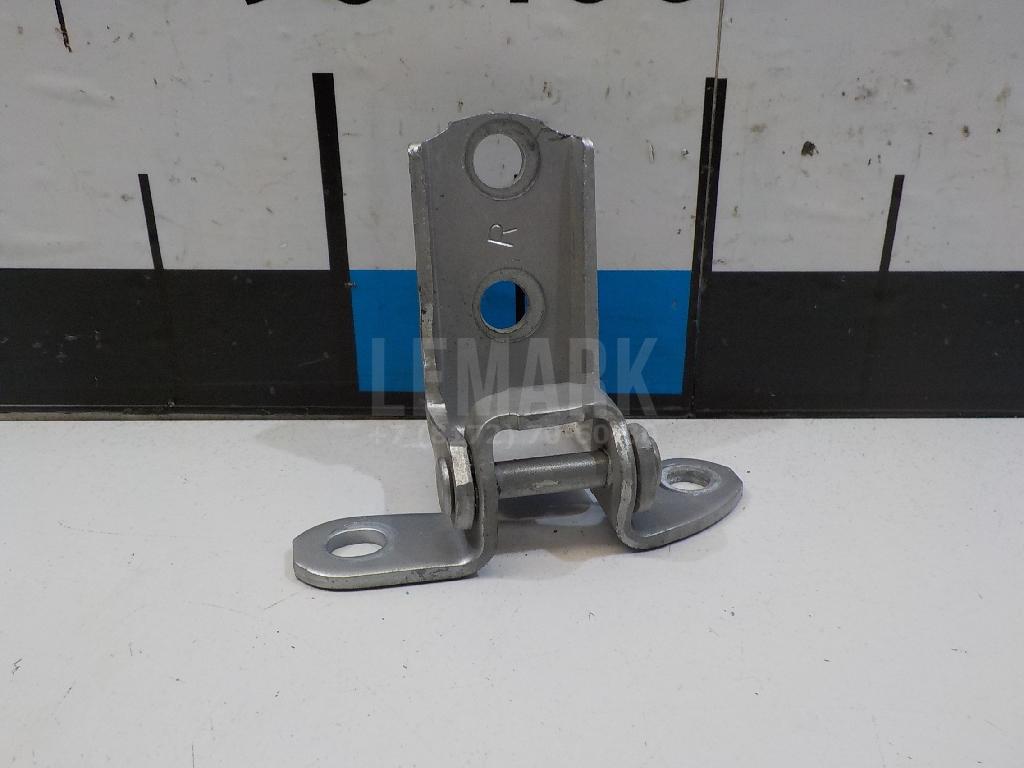 Петля двери задней правой нижняя 6877052030 Toyota