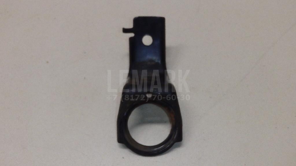 Кронштейн радиатора 1653328030 Toyota