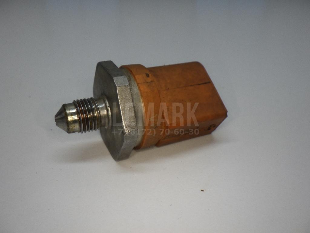 Датчик давления топлива 06J906051D VAG