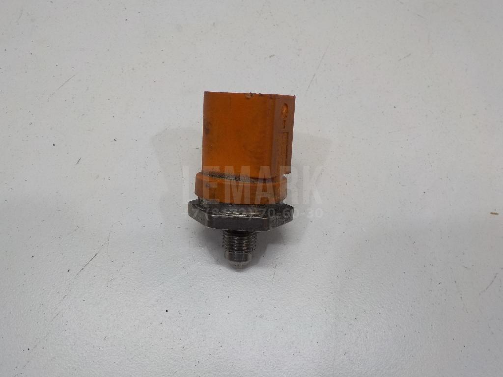 Датчик давления топлива 06J906051D VAG