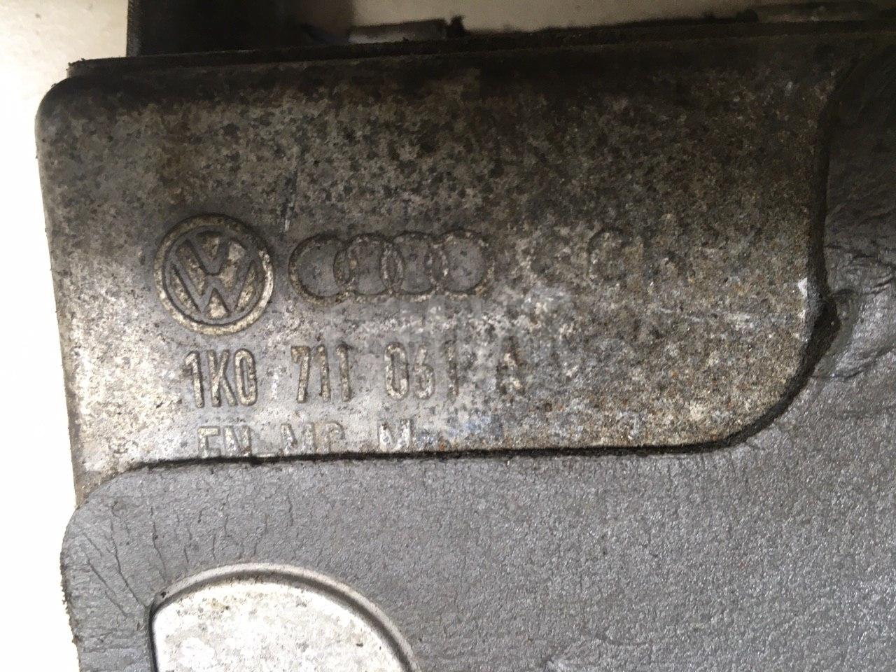Кулиса КПП для  BMW 1-serie E82/E88 2007-2013