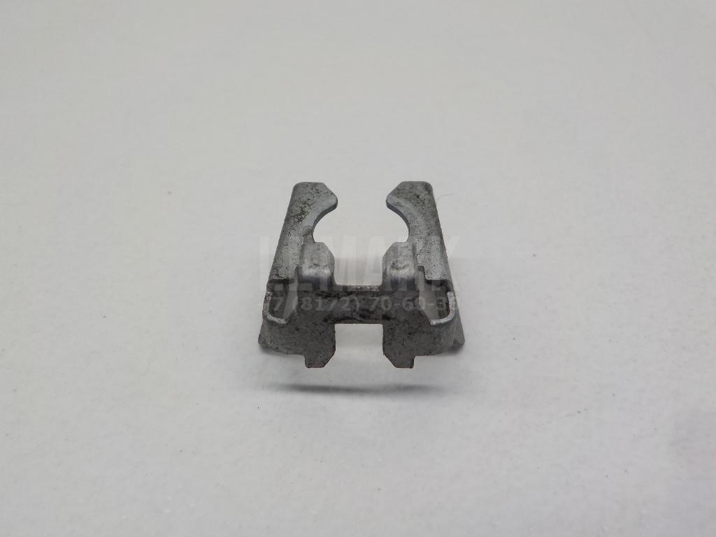Кронштейн форсунки 175715L300 Nissan