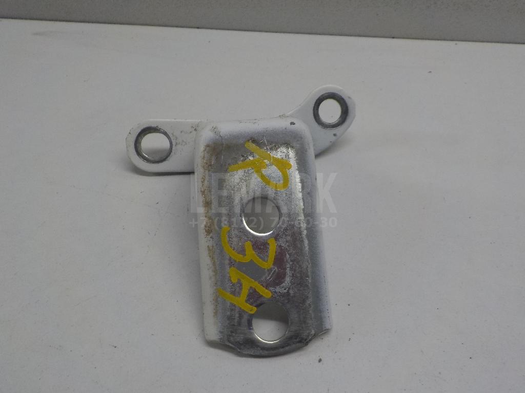 Петля двери задней правой нижняя 6877006010 Toyota