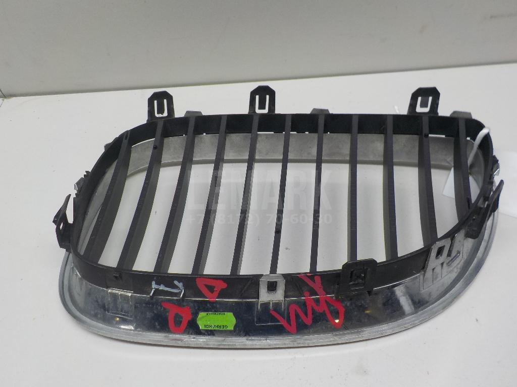 Решетка радиатора правая для  Audi V8 1988-1994