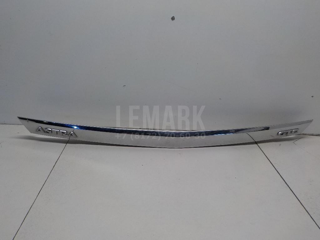 Накладка двери багажника 13266476 GM