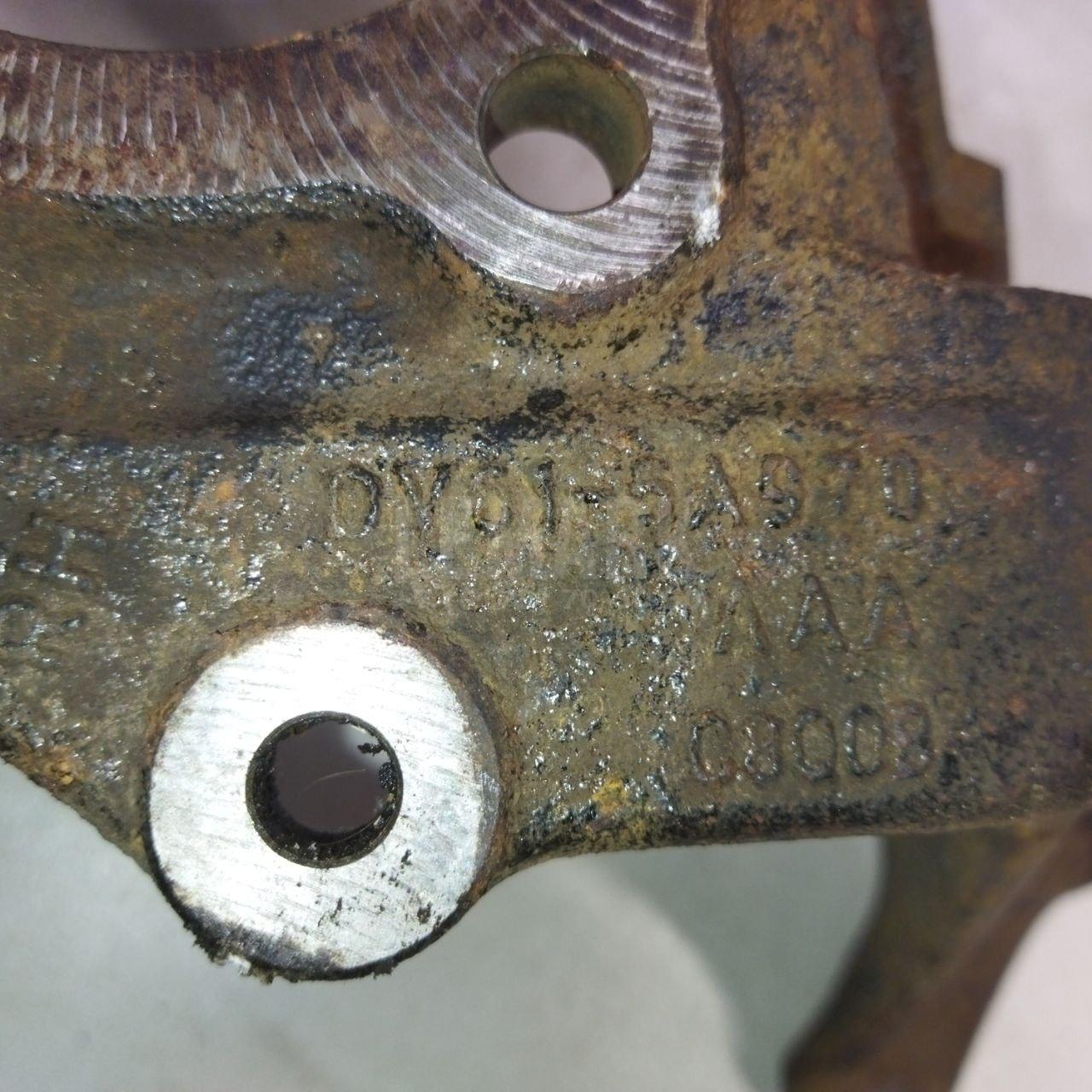 Кулак поворотный задний правый 2071957 Ford