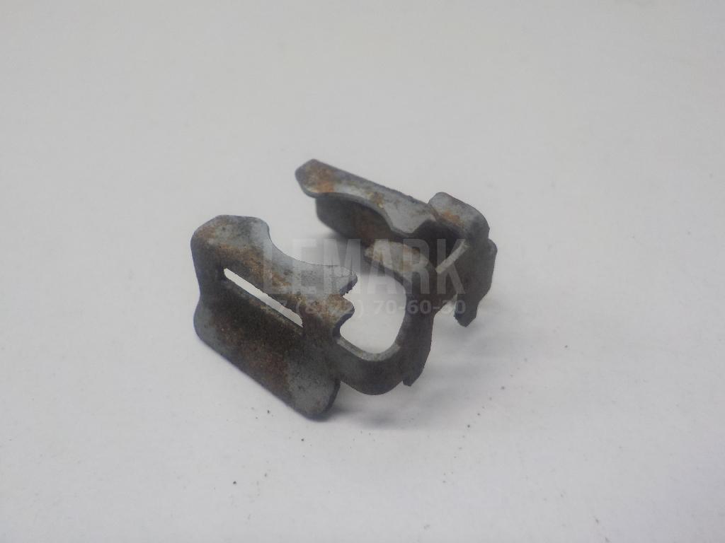 Кронштейн форсунки 175715L30A Nissan