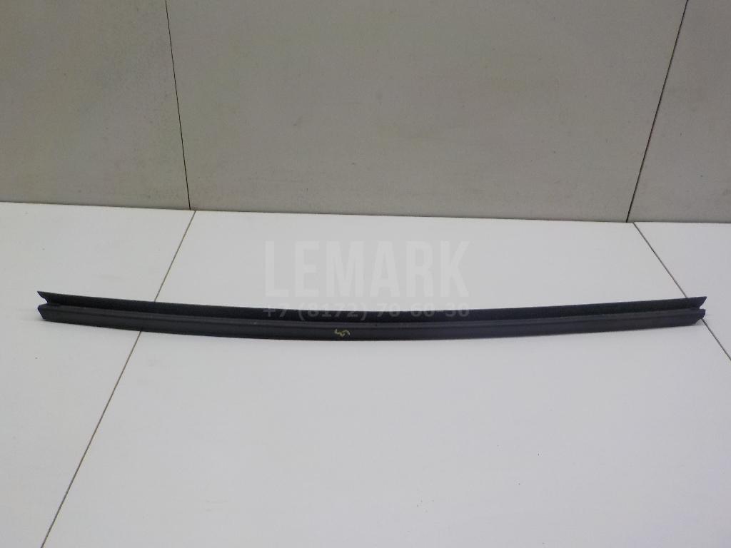 Уплотнитель стекла двери 832312P000 Hyundai-Kia