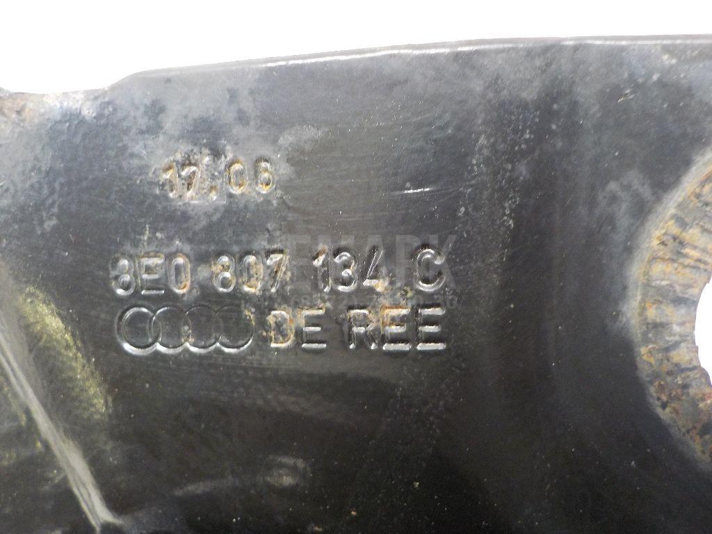 Кронштейн усилителя переднего бампера правый для  Audi A6 [C5] 1997-2004