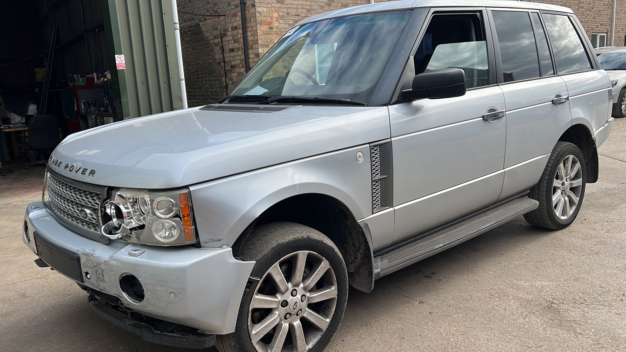 Land Rover Range Rover Iii Land Rover Range Rover III (LM) 2002-2012 в разборке | ЕвроАвто