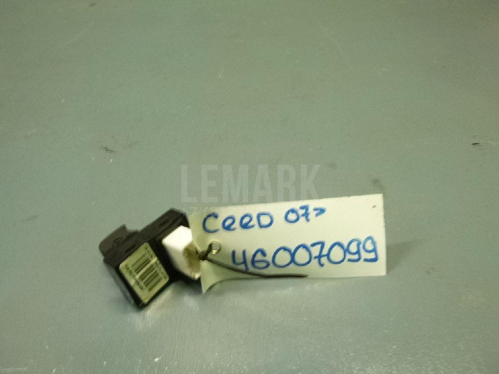 Кнопка стеклоподъемника 935751H100 Hyundai-Kia