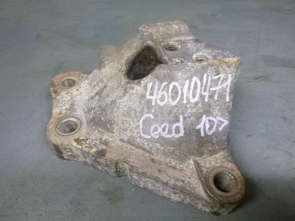 Кронштейн КПП 4521023010 Hyundai-Kia