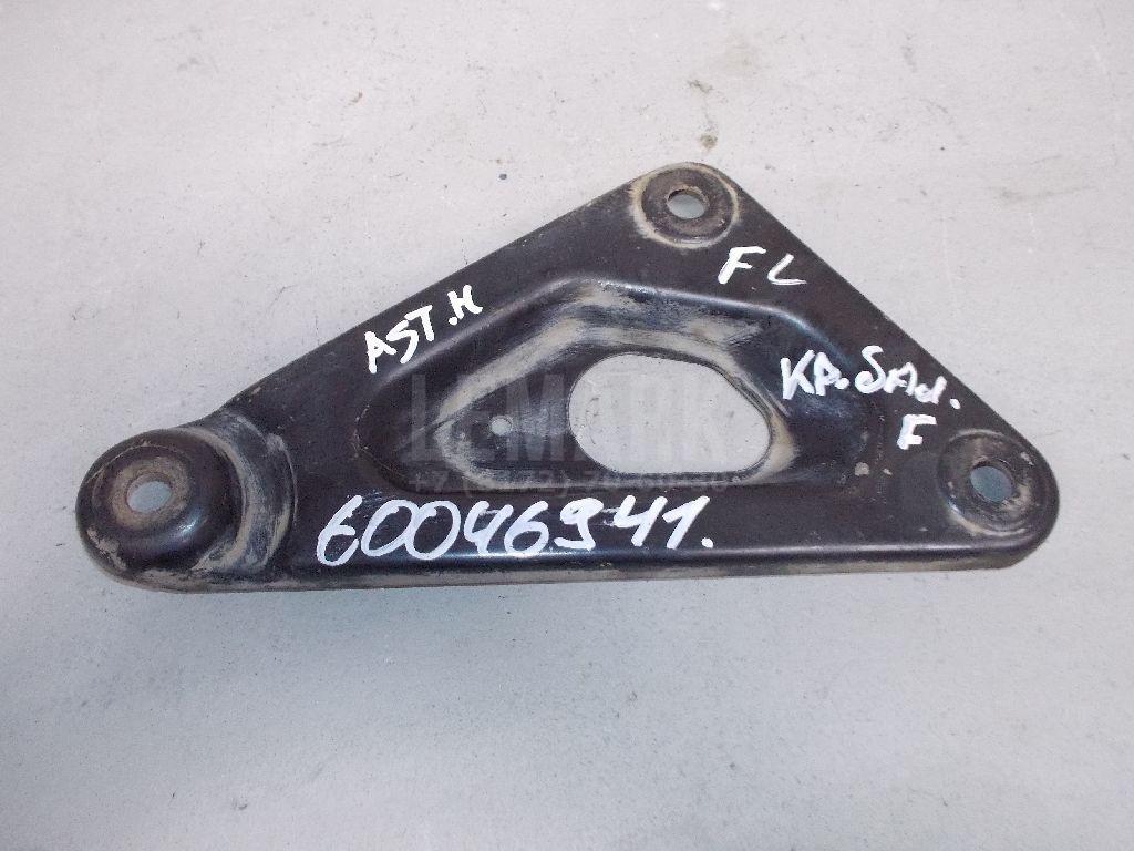 Кронштейн передней балки 302038 GM