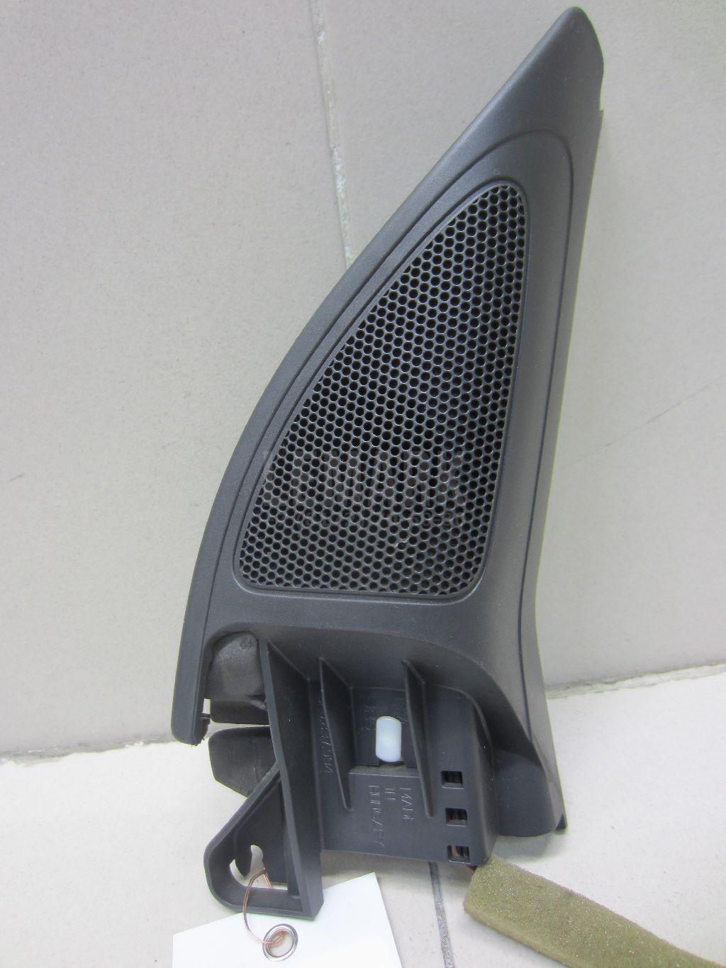 Крышка зеркала внутренняя правая 5K0837974K82V VAG