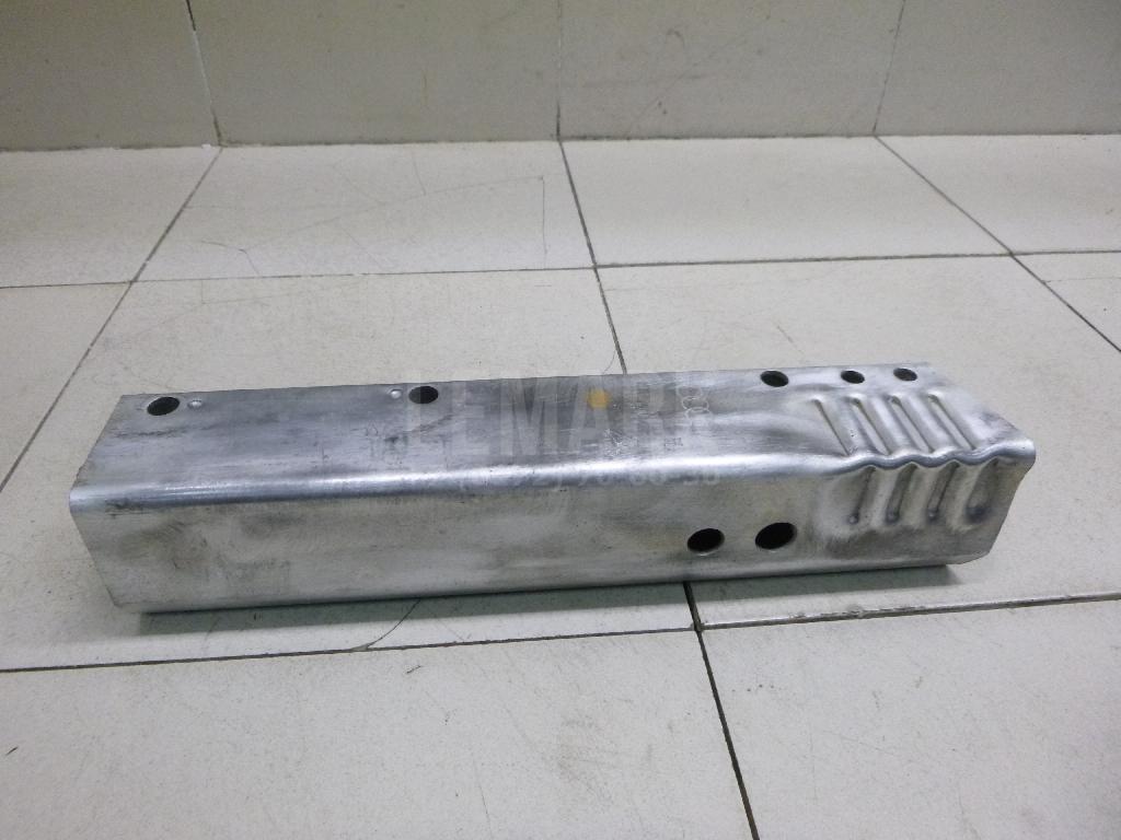 Кронштейн усилителя заднего бампера правый для  BMW 7-serie E65/E66 2001-2008