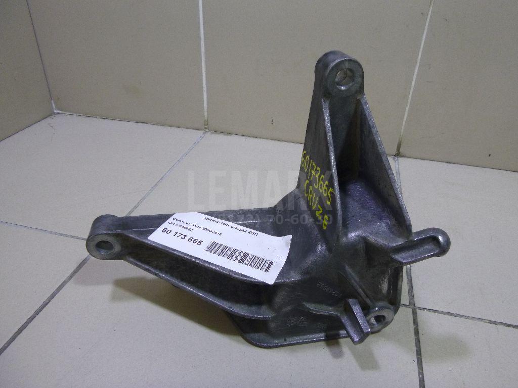 Кронштейн опоры КПП 13248662 GM
