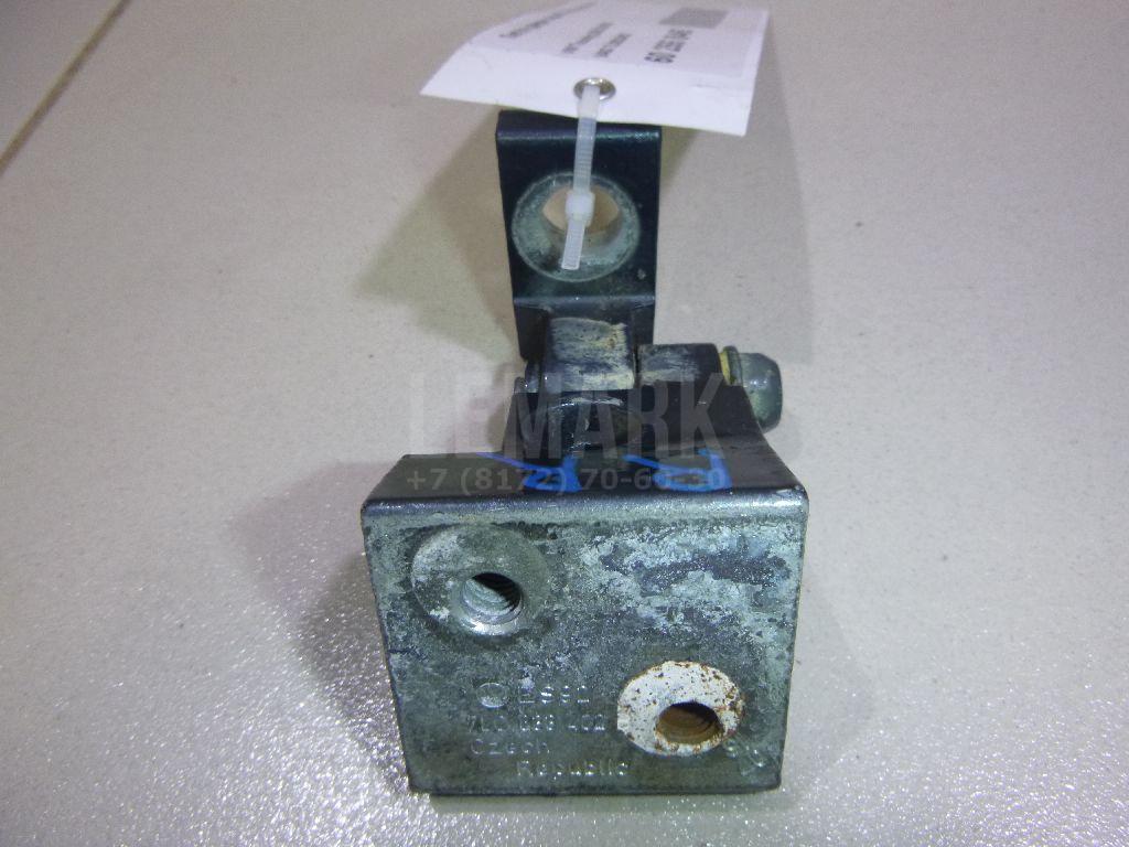 Петля двери задней правой верхняя 7L0833402 VAG