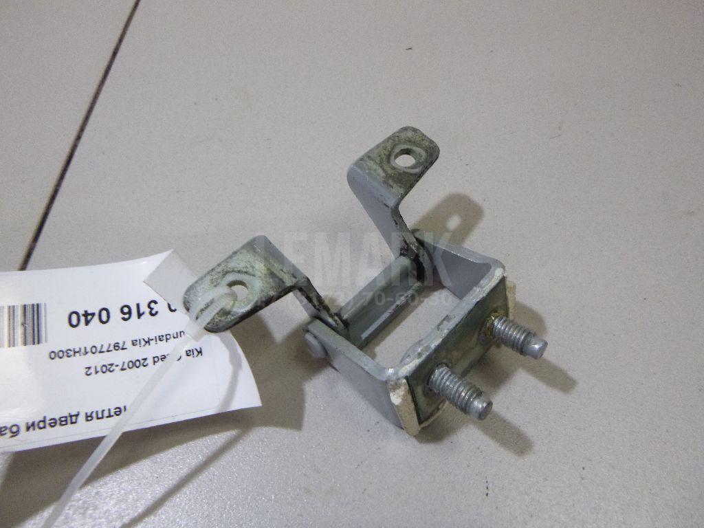 Петля двери багажника 797701H300 Hyundai-Kia