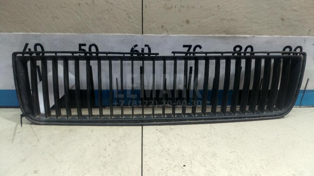 Решетка в бампер центральная 1U0853677 VAG