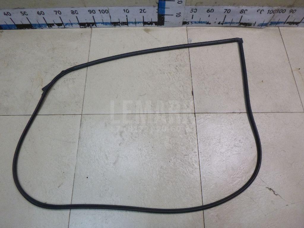 Уплотнитель двери 821402Y000 Hyundai-Kia