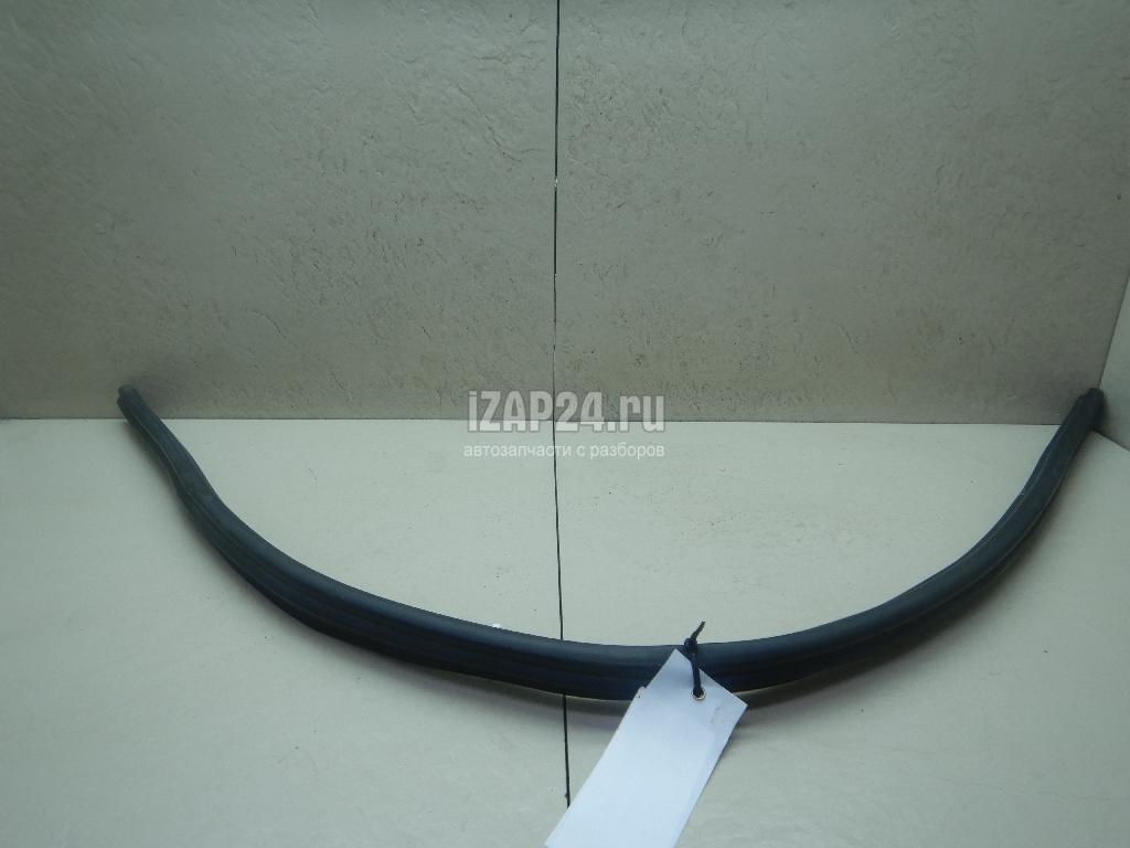 668309754R Уплотнитель капота Renault Sandero 2014