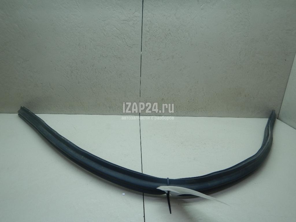 668309754R Уплотнитель капота Renault Sandero 2014