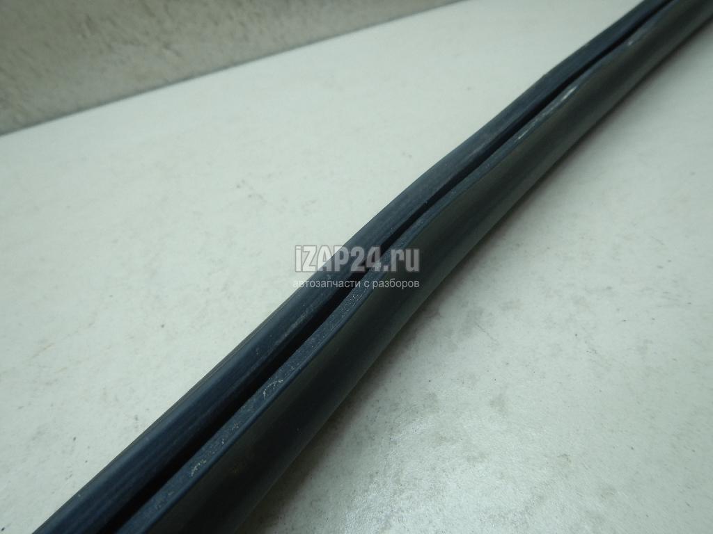 668309754R Уплотнитель капота Renault Sandero 2014