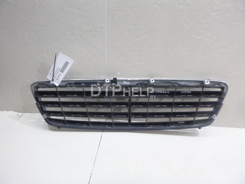 Фото Решетка радиатора для Mercedes W203  2001