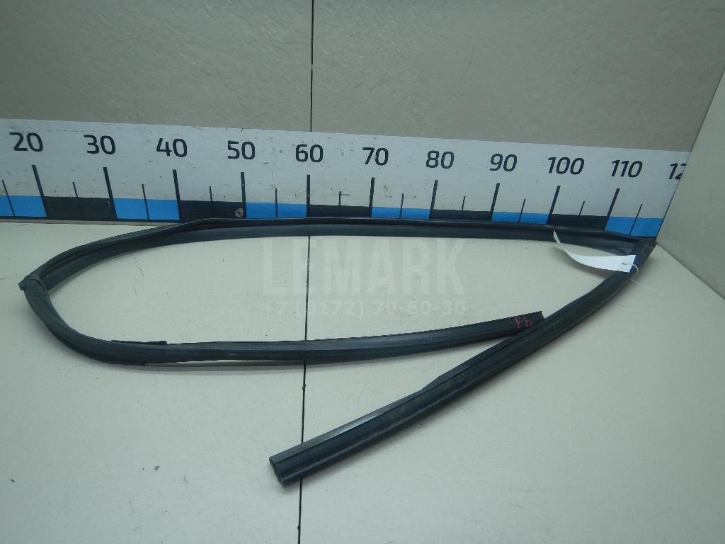 Уплотнитель стекла двери 80331JG000 Nissan