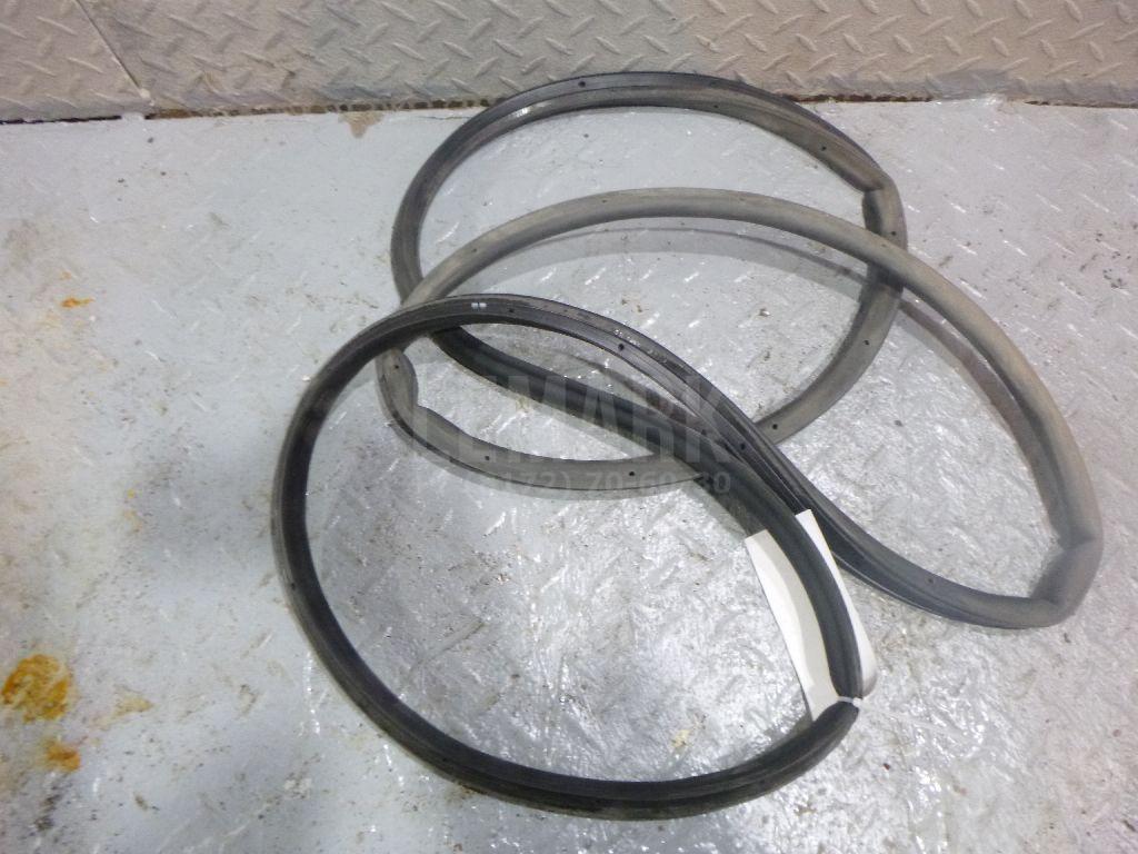 Уплотнитель двери 1758845 Ford