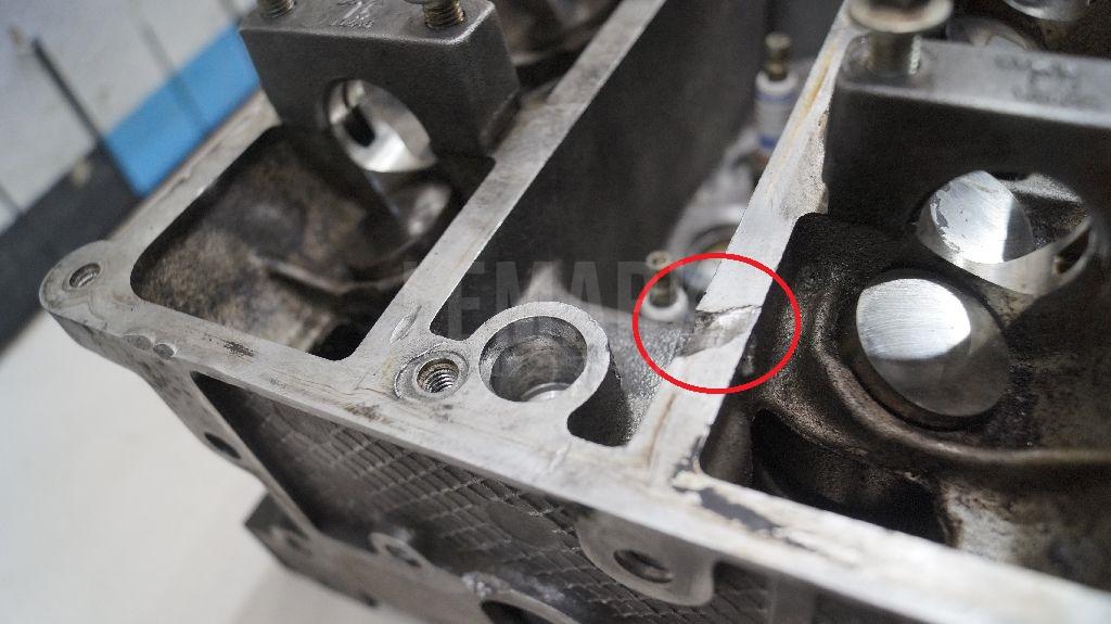 Головка блока 1481576 Ford