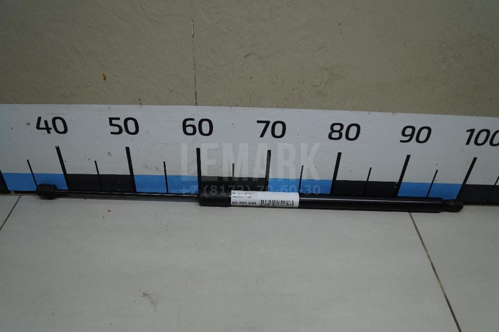 Амортизатор двери багажника 5NA827550B VAG