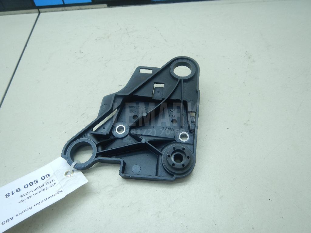 Кронштейн блока ABS (насос) 5Q0614235 VAG