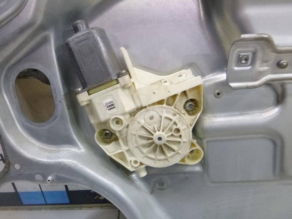 Стеклоподъемник электр. передний правый для  Ford Focus I 1998-2005
