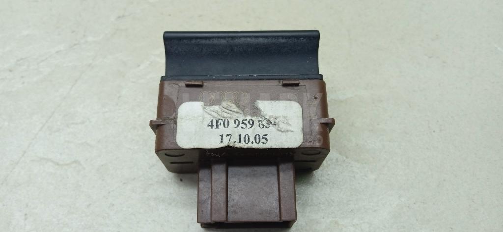 Кнопка открывания багажника для  BMW 1-serie E82/E88 2007-2013