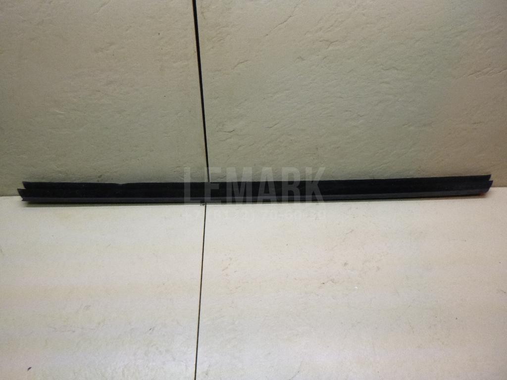 Уплотнитель двери 1486610 Ford