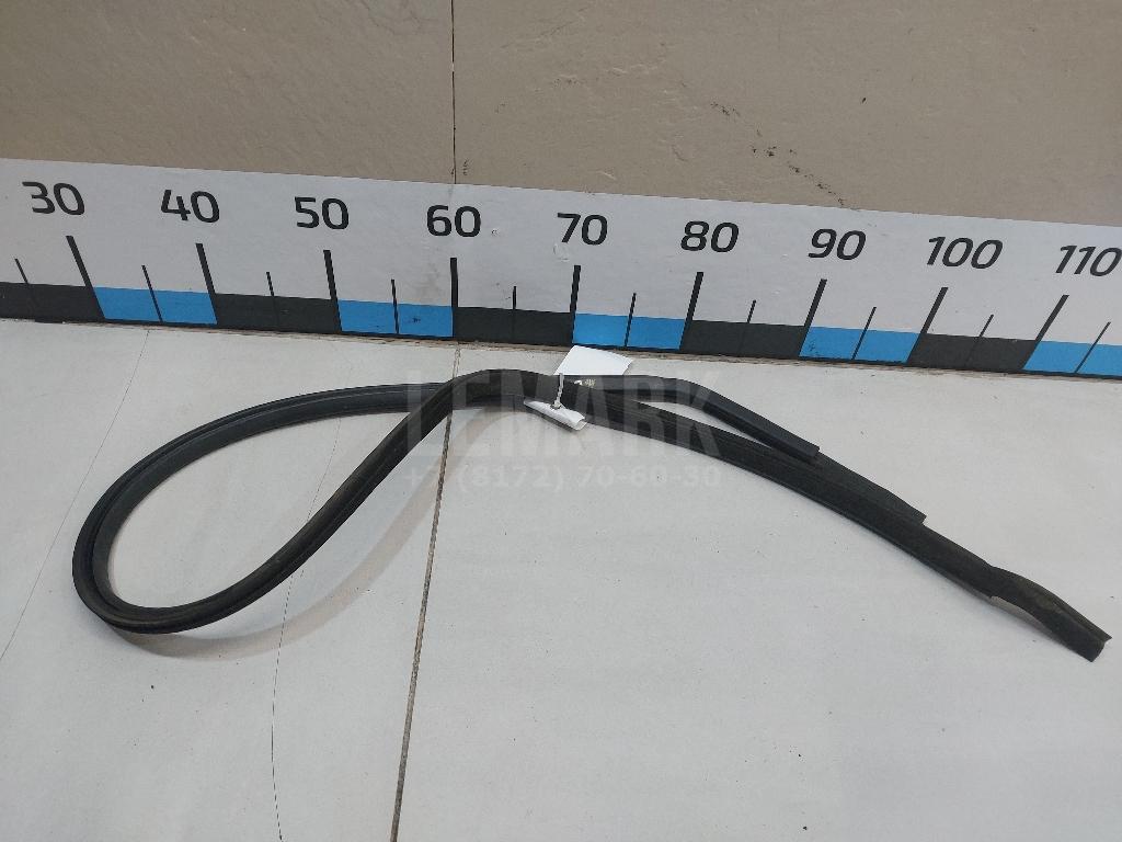 Уплотнитель стекла двери 3B0837439GB41 VAG
