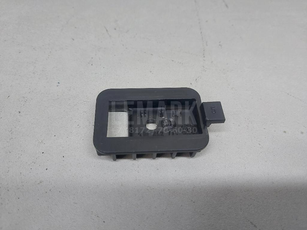 Кронштейн внутренней ручки 5J0868775 VAG